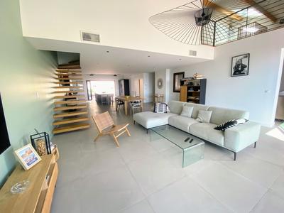 Maison contemporaine - 252 m² - 9 pièces