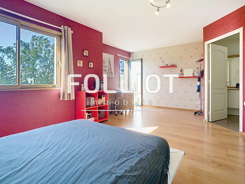 Maison - 300 m² - 8 pièces