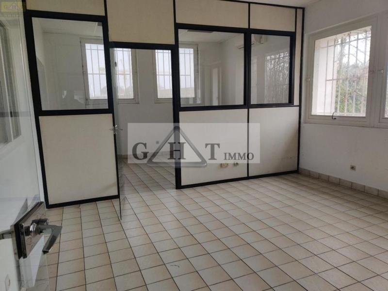 Entrepôt - 1 385 m²