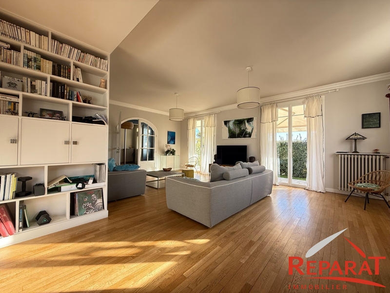 Maison - 200 m² - 8 pièces