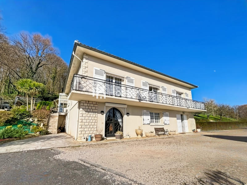 Maison - 224 m² - 5 pièces