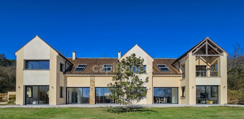 Demeure - 696 m² - 21 pièces