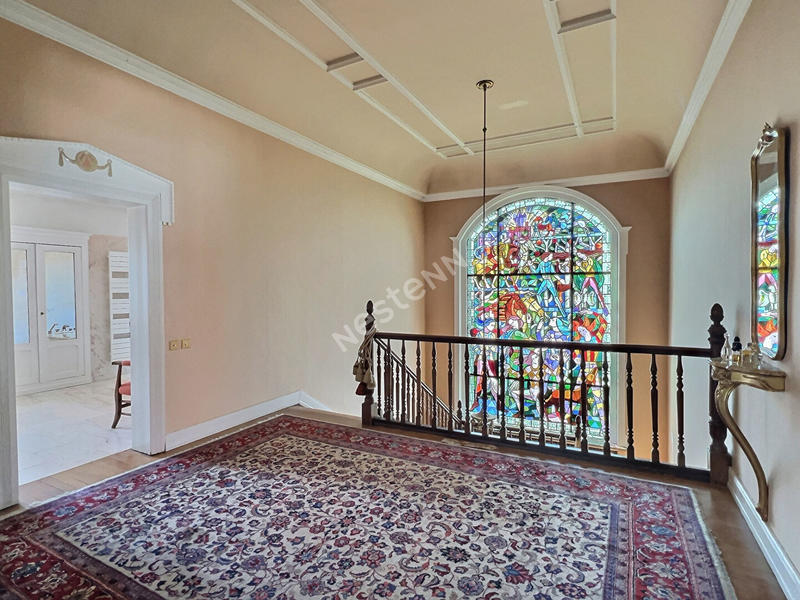 Maison - 258 m² - 8 pièces