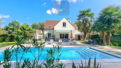 Maison - 250 m² - 8 pièces