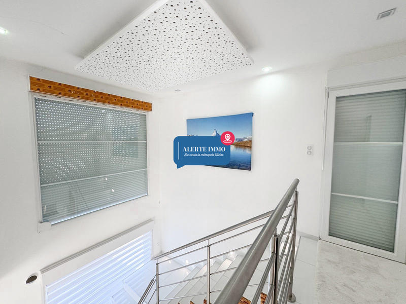 Maison - 208 m² - 10 pièces