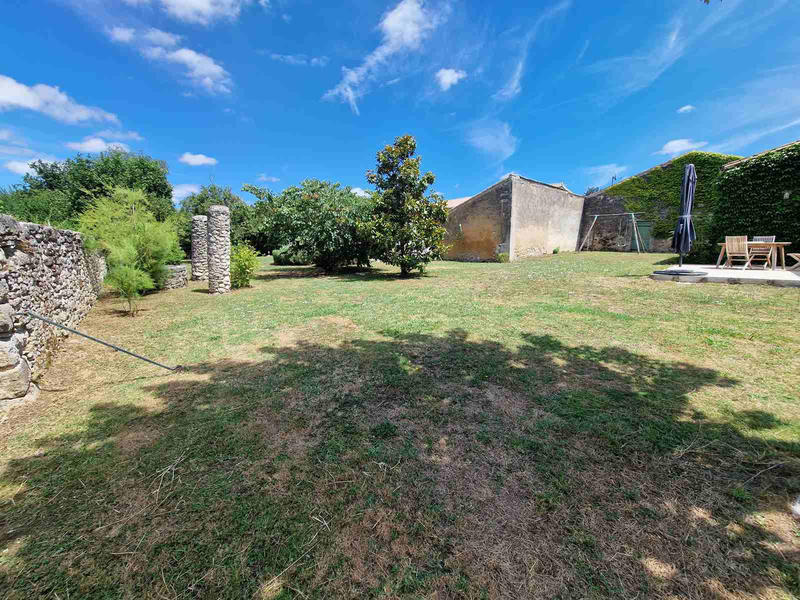 Maison - 331 m² - 10 pièces