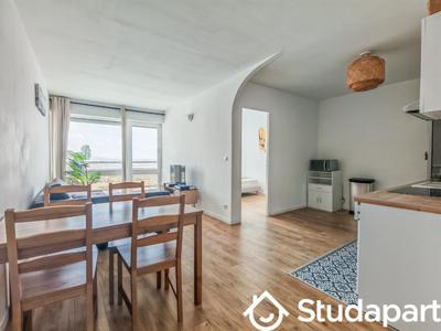 Chambre - 13 m² - 1 pièce