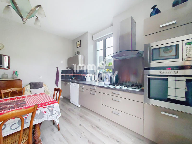 Propriété - 237 m² - 9 pièces