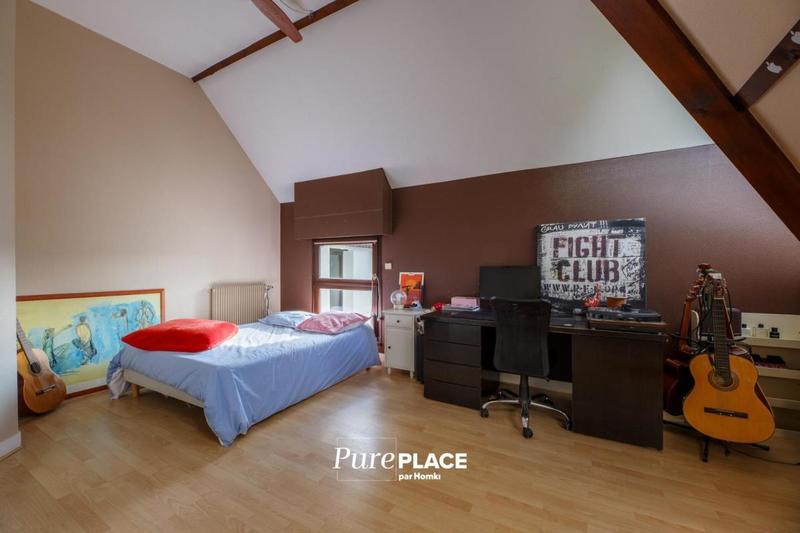 Maison - 250 m² - 8 pièces