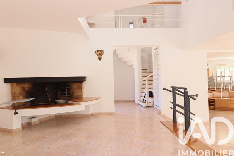 Maison - 238 m² - 4 pièces