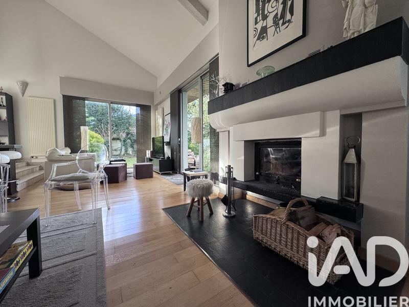 Maison - 245 m² - 9 pièces