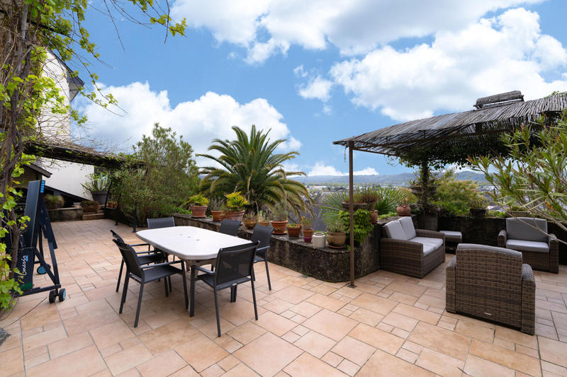 Maison - 311 m² - 8 pièces