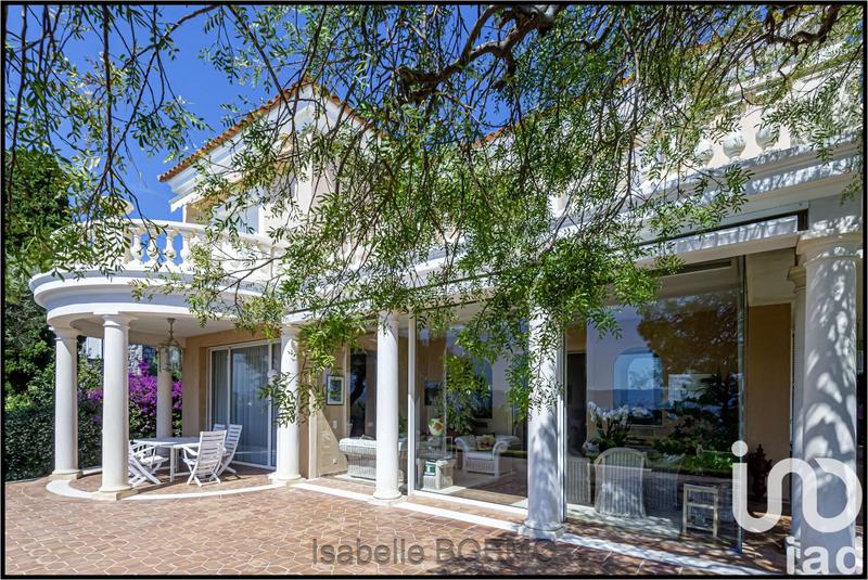 Maison - 555 m² - 15 pièces