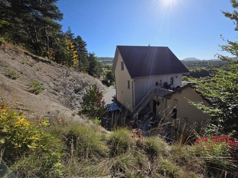 Propriété - 178 m² - 7 pièces