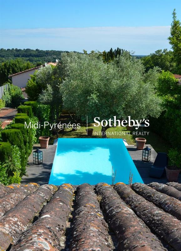 Maison de ville - 375 m² - 9 pièces