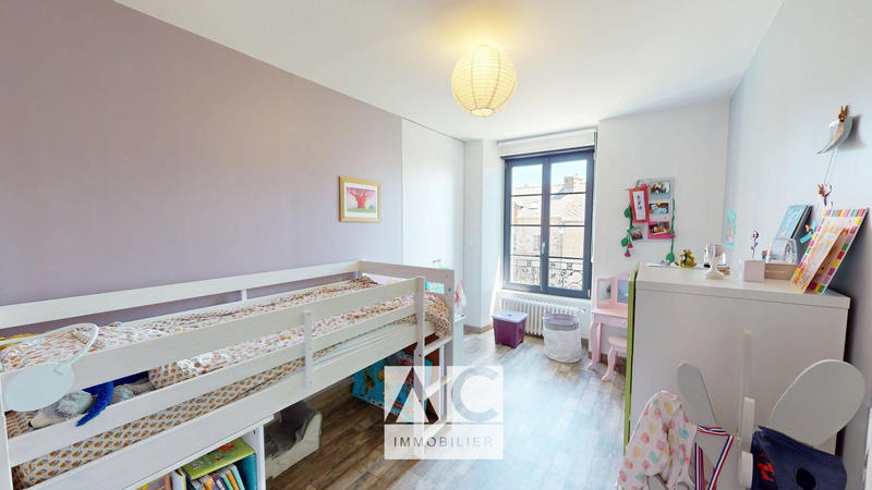 Maison - 225 m² - 11 pièces