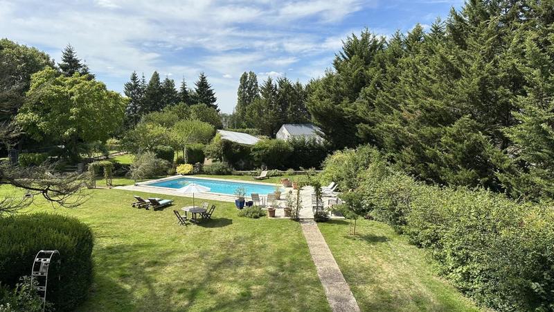 Maison - 240 m² - 10 pièces