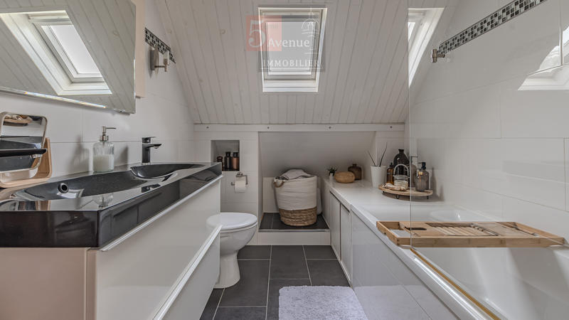 Maison - 137 m² - 6 pièces