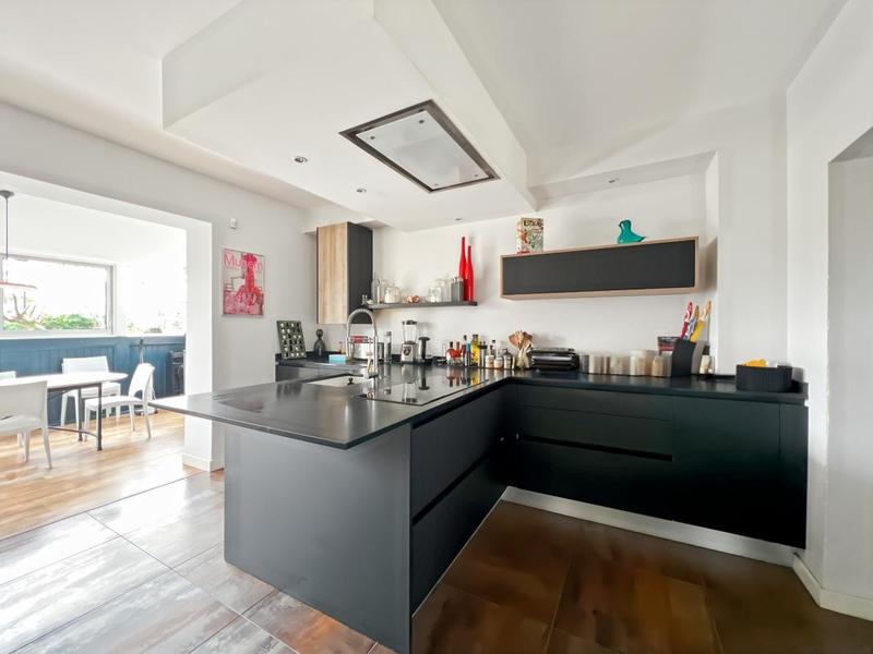 Maison - 205 m² - 7 pièces