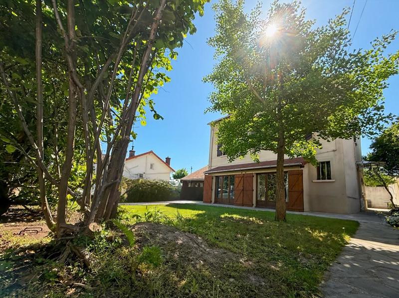 Maison - 231 m² - 8 pièces