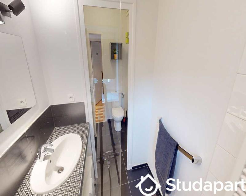 Chambre - 140 m² - 1 pièce