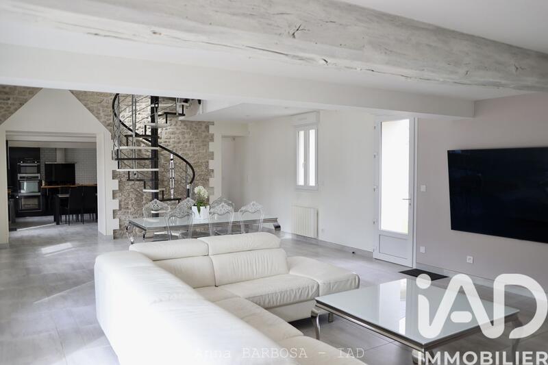 Maison - 360 m² - 10 pièces