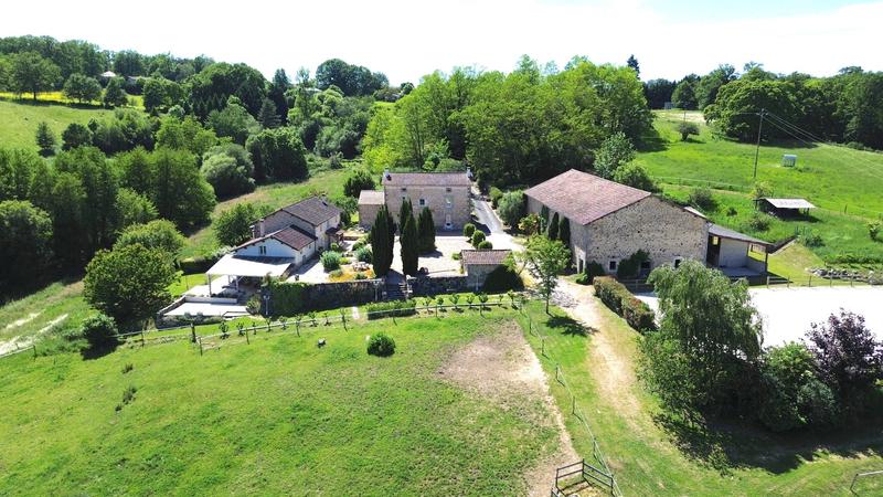 Propriété - 390 m² - 12 pièces