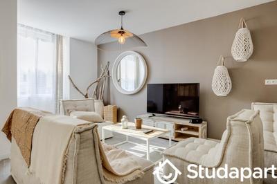 Chambre - 13 m² - 1 pièce