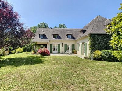 Maison - 225 m² - 9 pièces