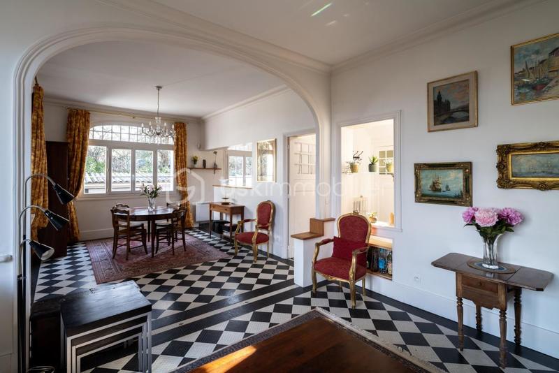 Maison - 170 m² - 9 pièces