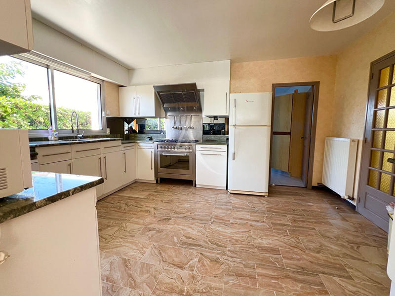 Maison - 204 m² - 9 pièces