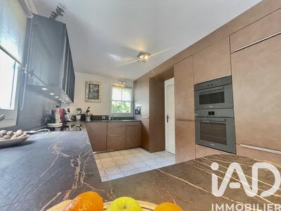 Maison - 213 m² - 8 pièces