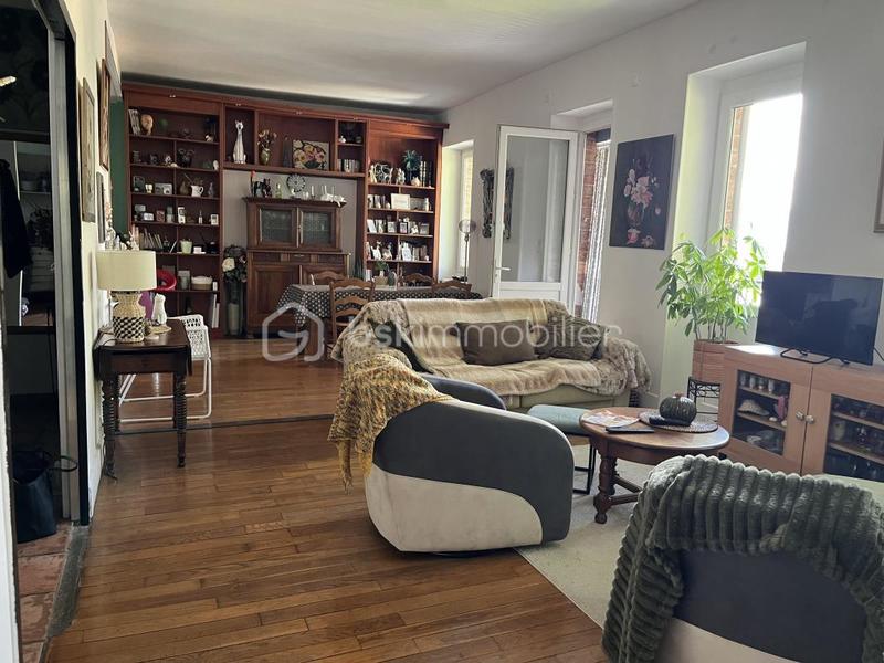 Demeure - 252 m² - 11 pièces