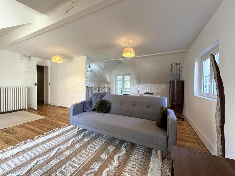 Maison en pierre - 333 m² - 11 pièces