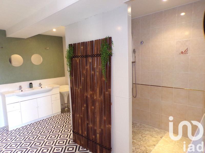 Maison - 220 m² - 6 pièces