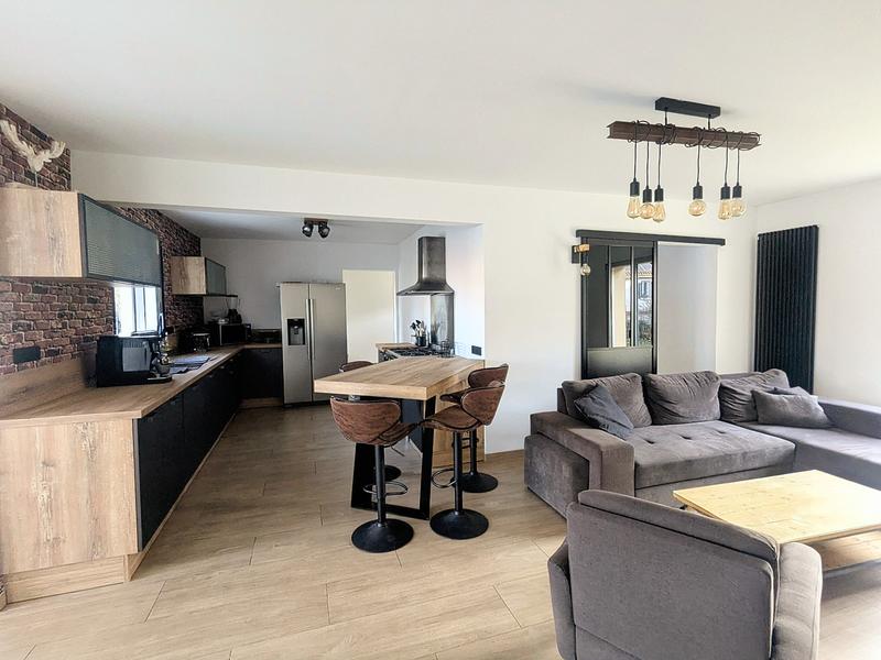 Maison - 170 m² - 9 pièces