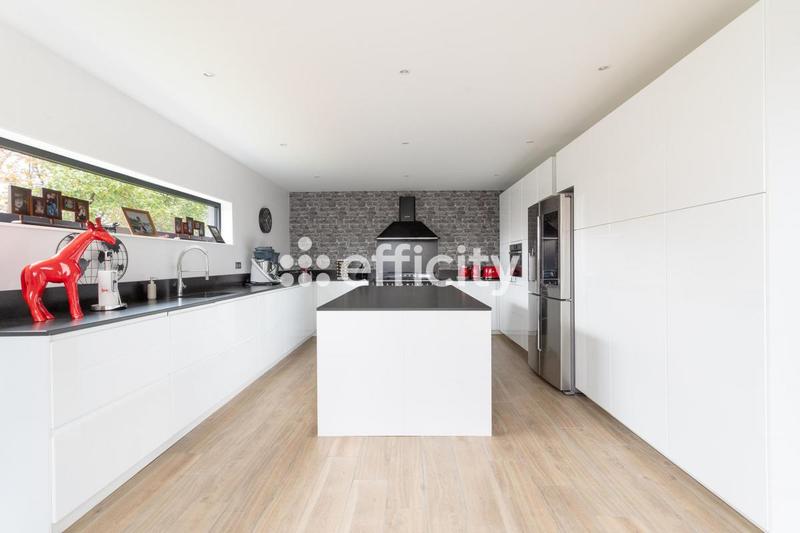 Maison - 298 m² - 7 pièces