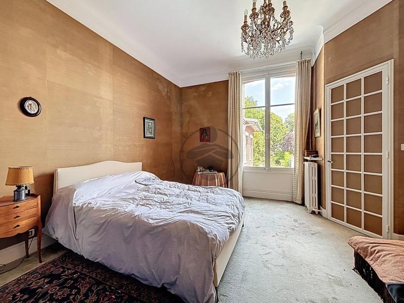 Maison - 276 m² - 9 pièces