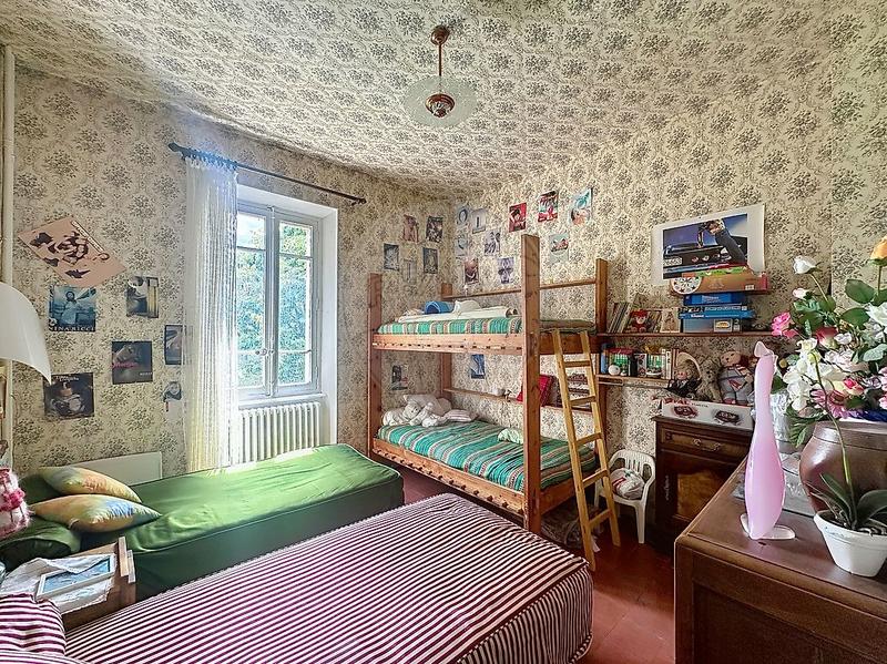 Maison - 243 m² - 9 pièces