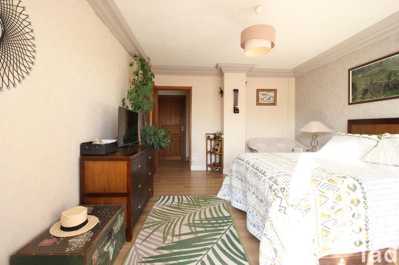 Maison - 390 m² - 10 pièces