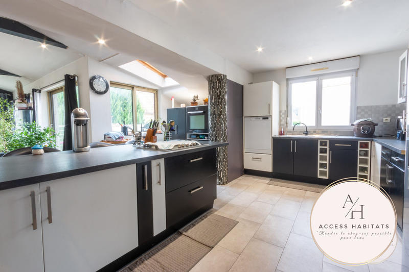 Maison - 219 m² - 8 pièces