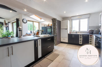 Maison - 219 m² - 8 pièces