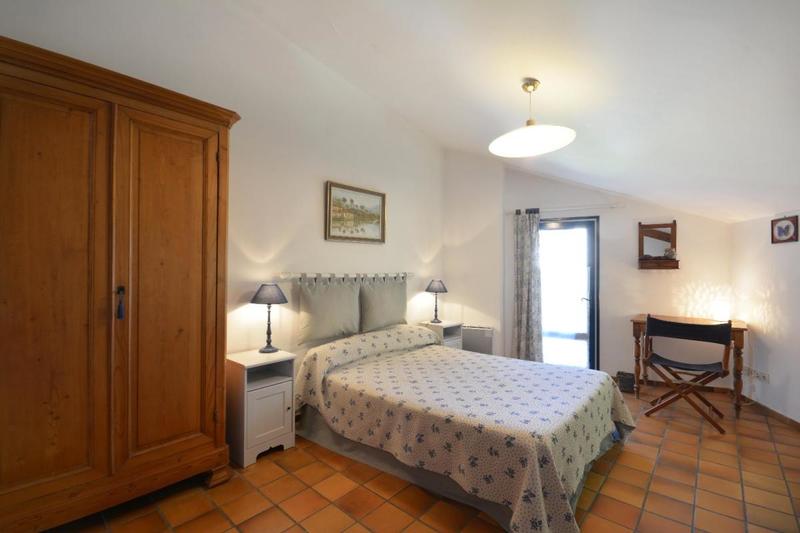 Maison - 241 m² - 9 pièces