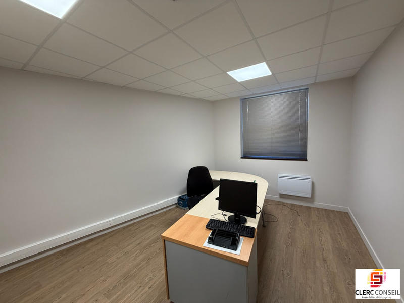 Bureau - 1 054 m²