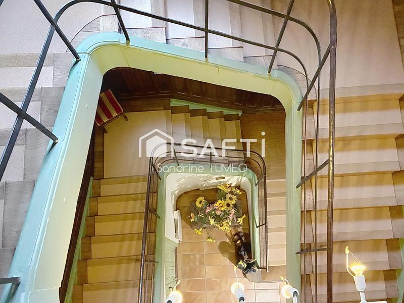 Maison - 334 m² - 11 pièces