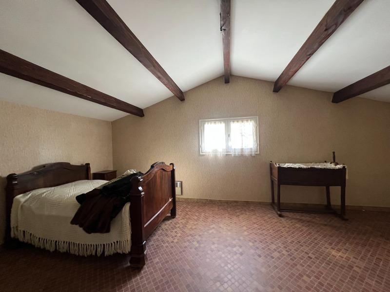 Maison - 260 m² - 6 pièces