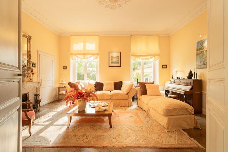 Maison - 334 m² - 14 pièces