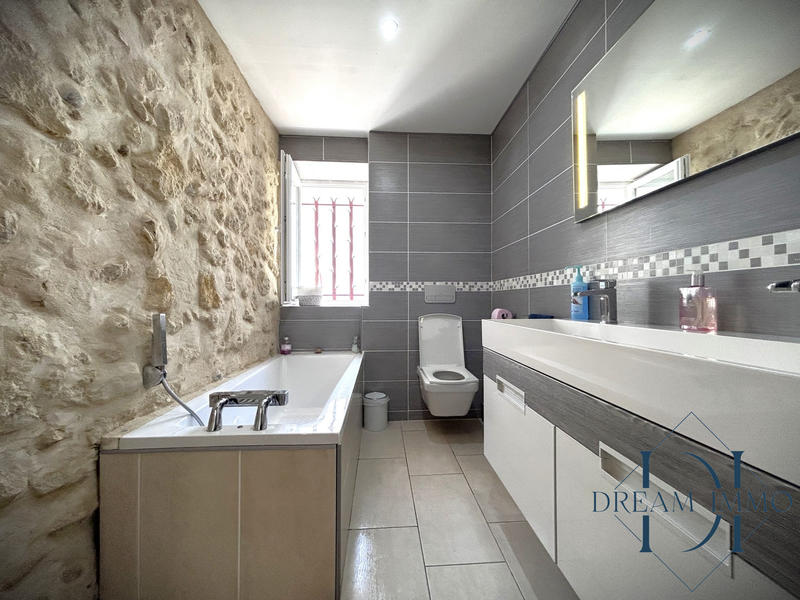 Maison traditionnelle - 200 m² - 4 pièces