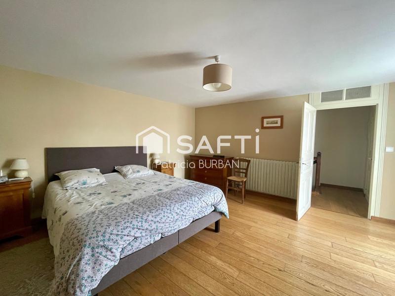 Maison - 205 m² - 8 pièces