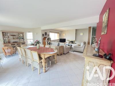 Maison - 196 m² - 8 pièces